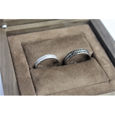 Обручальные кольца с бриллиантовой дорожкой белой и черной