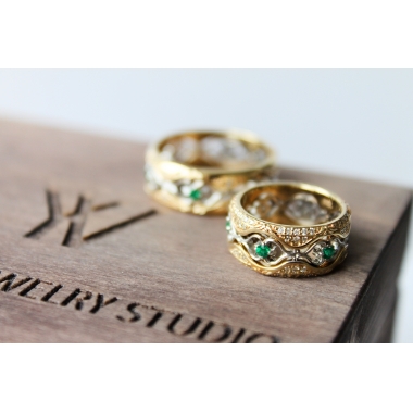 Обручальные кольца "Версаль" с бриллиантами и изумрудами