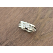 Помолвочное кольцо с бриллиантом 0,3 карат